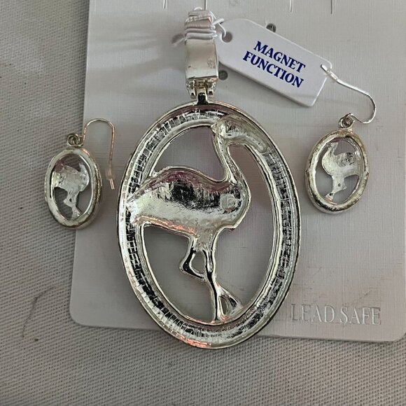 Flamingo Jewelry Set With Magnet Function - Lead Safe Earrings & Pendant - Picture 4 of 4